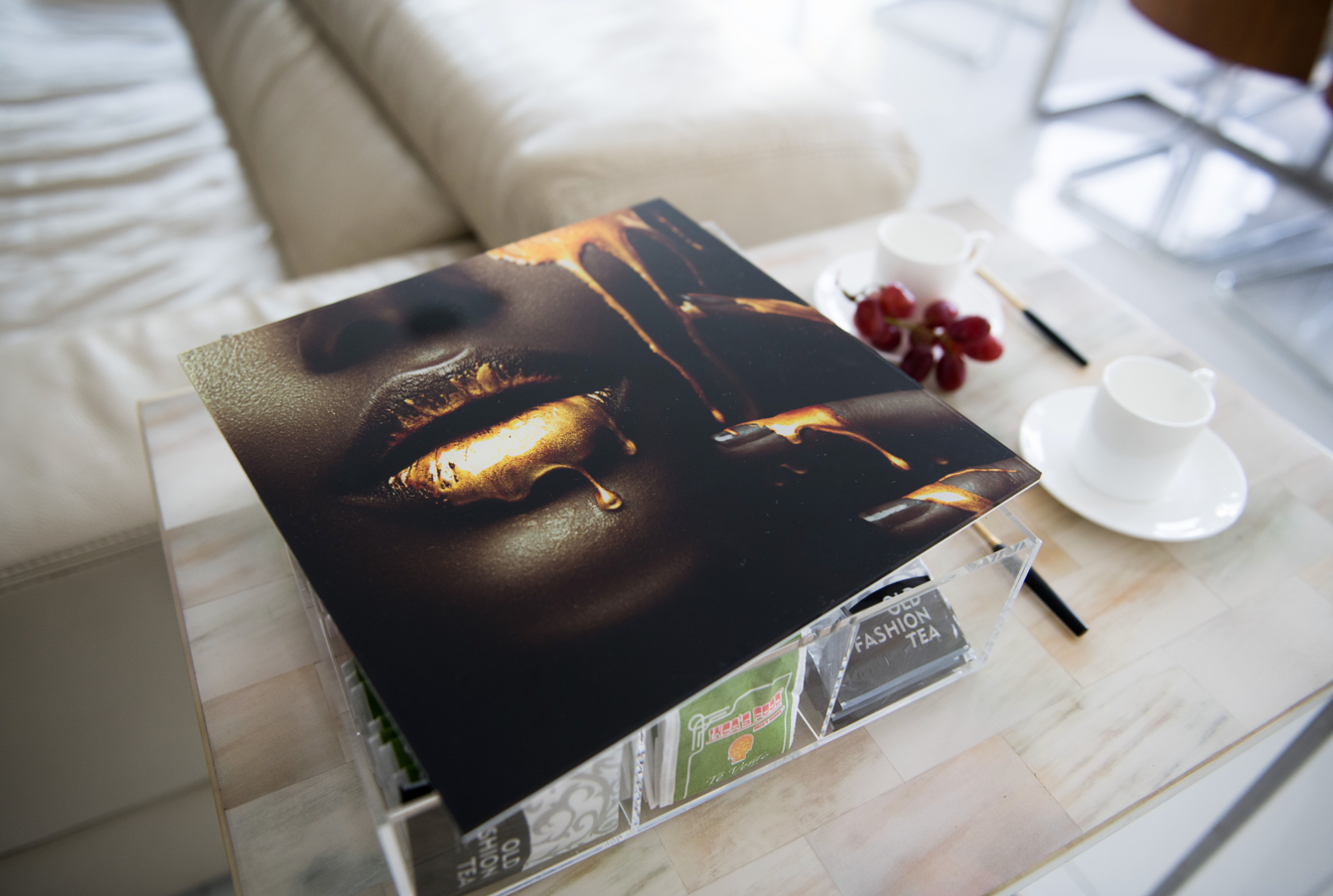 Tea Box | Gold Lips